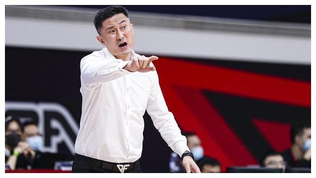 同一演员扮演的两个角色，回忆、幻觉和现实旅程中出现的同一片草莓地，使埃萨克一生的历史浓缩成一个多义的、无法肢解的隐喻。
